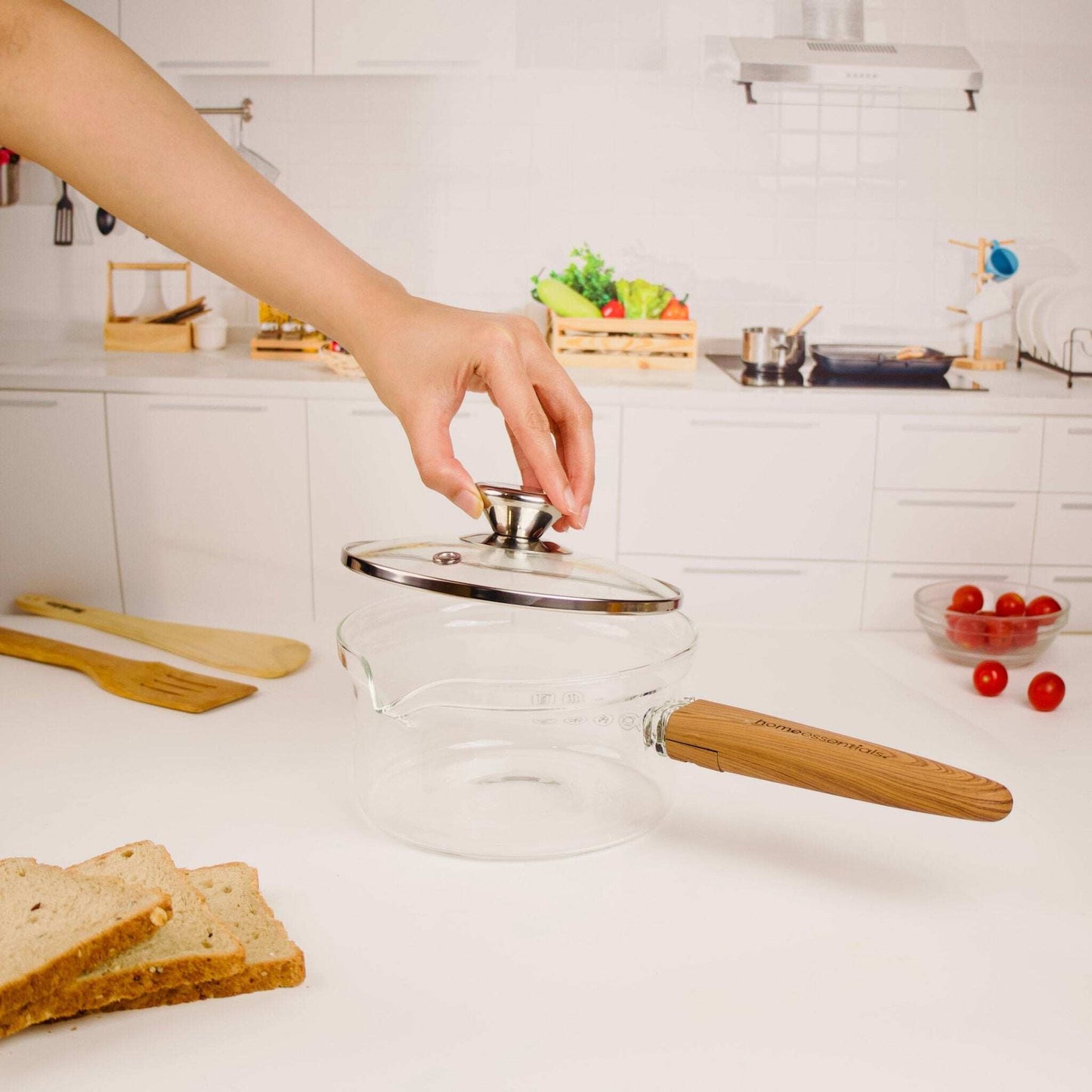 Multi-Functional Borosilicate Glass Pan with Wooden Handle (1300ml)